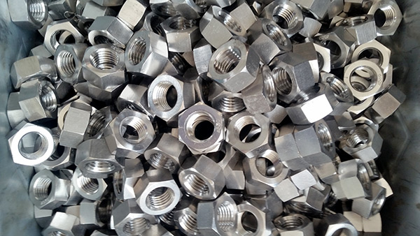 不銹鋼標(biāo)準(zhǔn)件的材料選擇要考慮的因素有哪些？